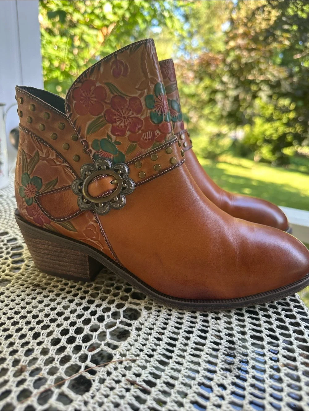 L'ARTISTE DAINTYLADY BOOTS EU 37 US 6 1/2-7. Color: Camel